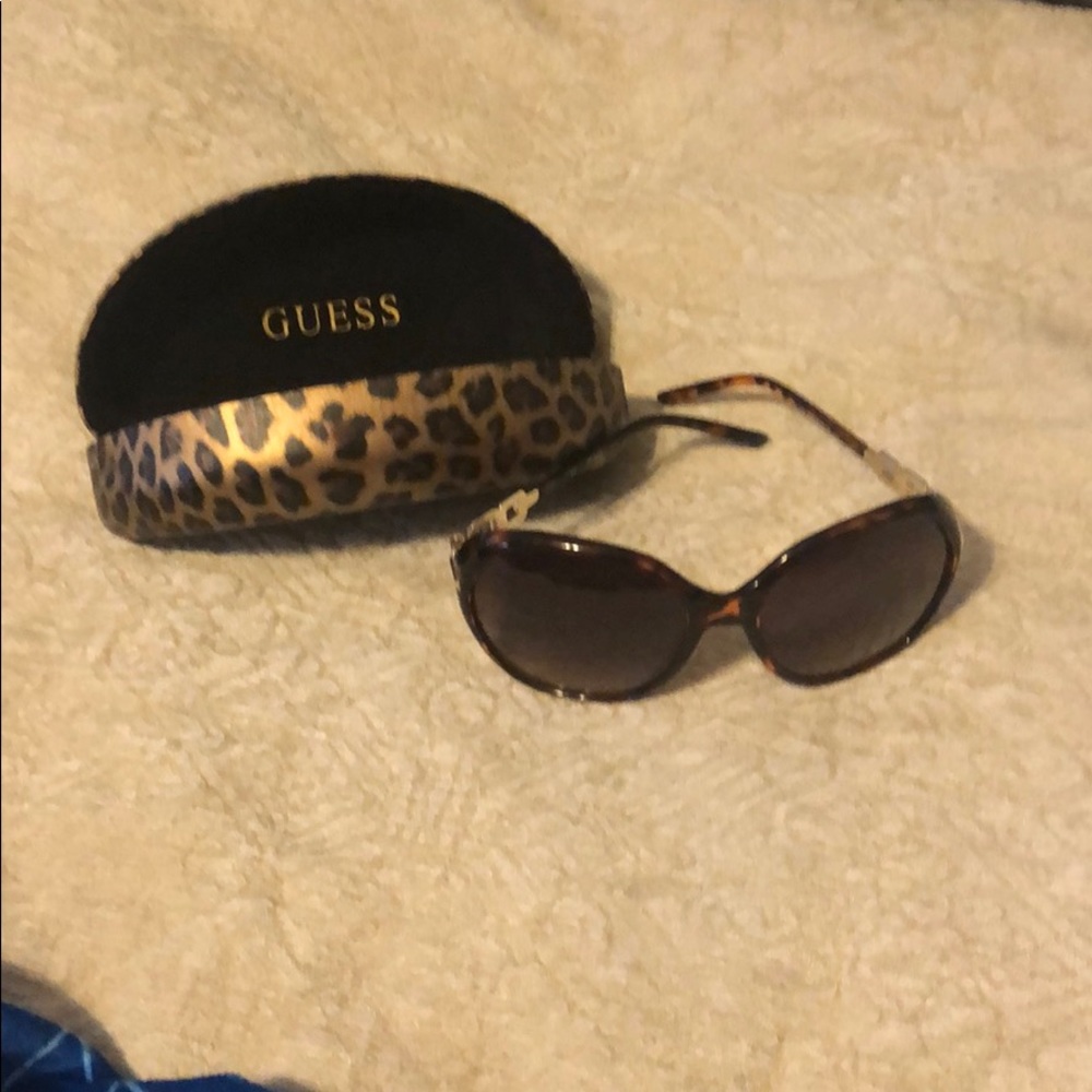 Never worn guess sunglasses
